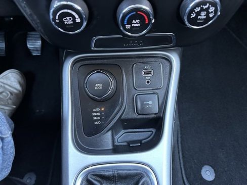 Used 2018 Jeep Compass Latitude w/ Safe & Security Group image 35