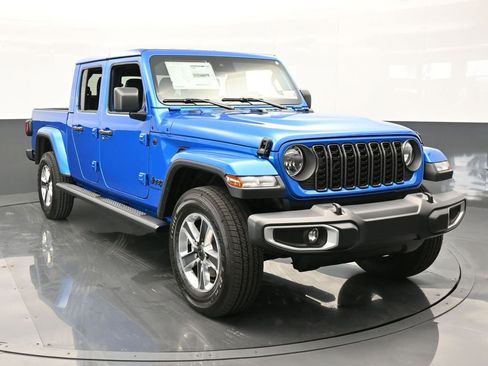 Used 2024 Jeep Gladiator Sport w/ Premium Package image 9