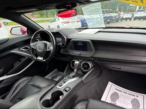 Used 2022 Chevrolet Camaro LT w/ Design Package 1 image 6