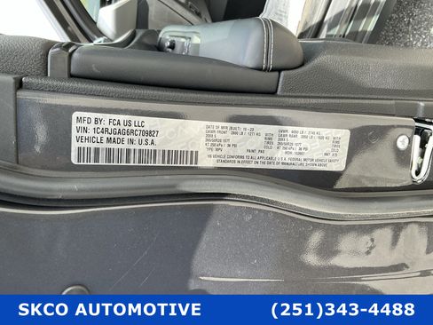 Used 2024 Jeep Grand Cherokee Altitude image 28