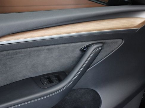 Used 2023 Tesla Model Y Long Range image 22