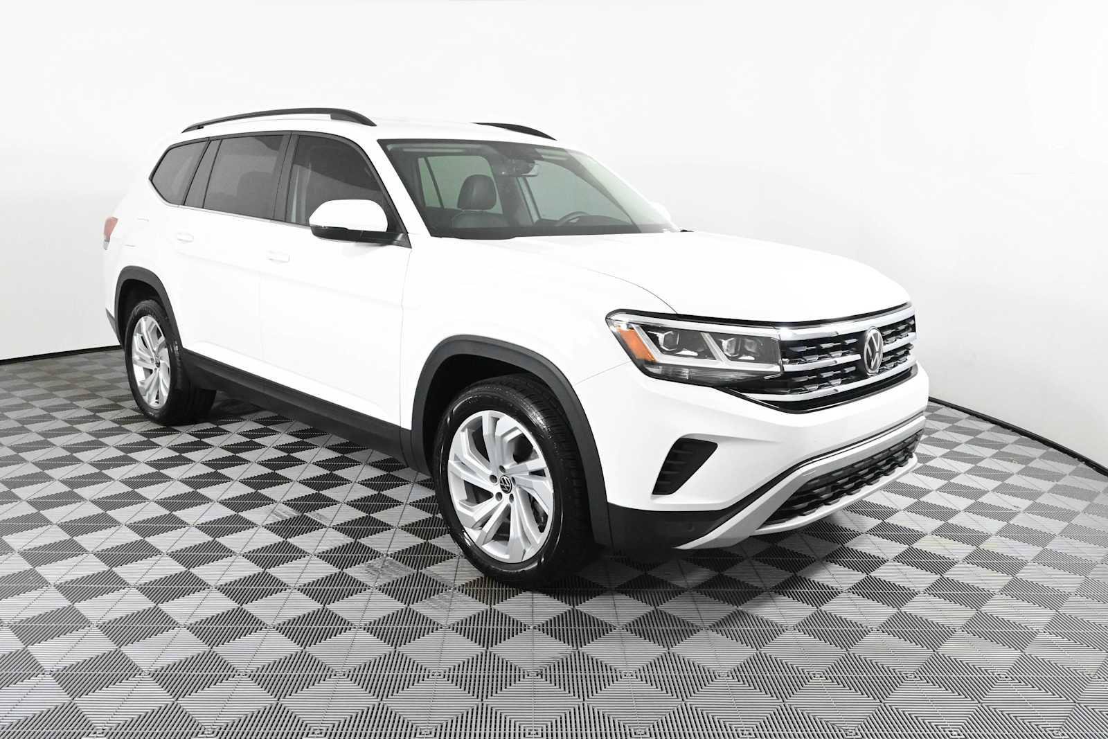 Certified 2023 Volkswagen Atlas SE FWD image 1