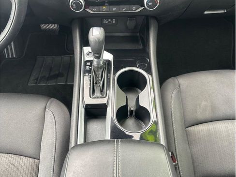 Used 2024 Nissan Altima 2.5 SV image 18