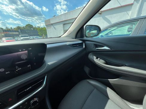 Used 2025 Buick Encore GX Preferred FWD image 33