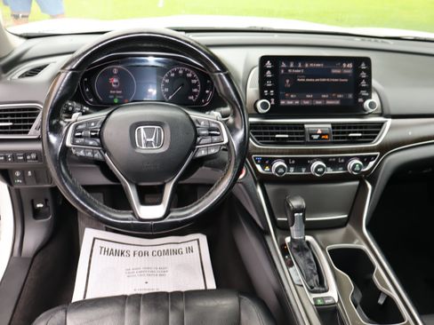 Used 2018 Honda Accord Touring image 17