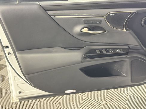 Used 2023 Lexus ES 250 w/ Accessory Package (Z1) image 8