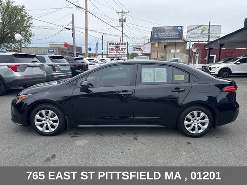 Used 2025 Toyota Corolla LE FWD image 4