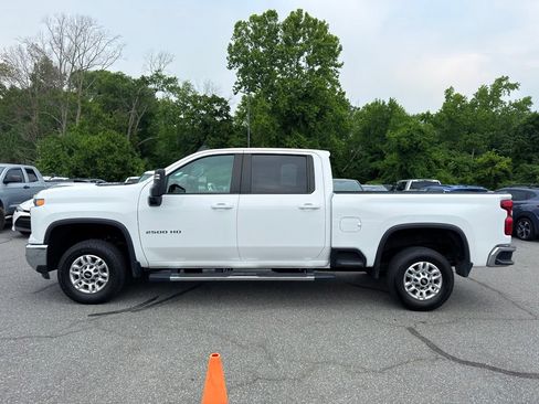 Used 2024 Chevrolet Silverado 2500 LT RWD image 2