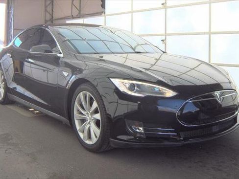 Used 2015 Tesla Model S 60 image 4