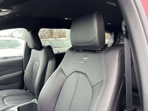 New 2026 Chrysler Pacifica Select w/ S Appearance Package image 13