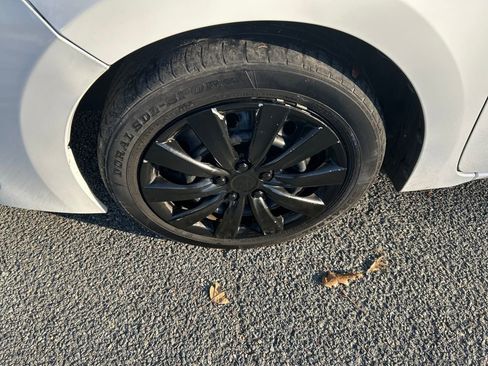 Used 2019 Toyota Corolla LE image 11