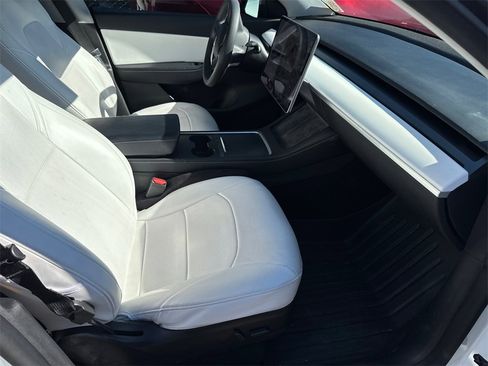 Used 2021 Tesla Model Y Long Range image 6