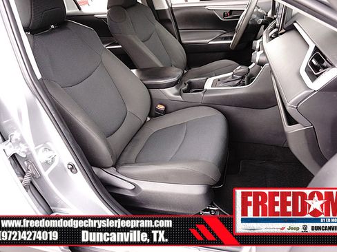 Used 2022 Toyota RAV4 LE image 15