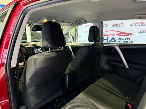 Used 2018 Toyota RAV4 LE FWD image 36