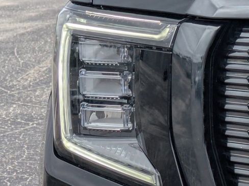 Used 2024 GMC Yukon XL Denali Ultimate AWD/4WD image 10