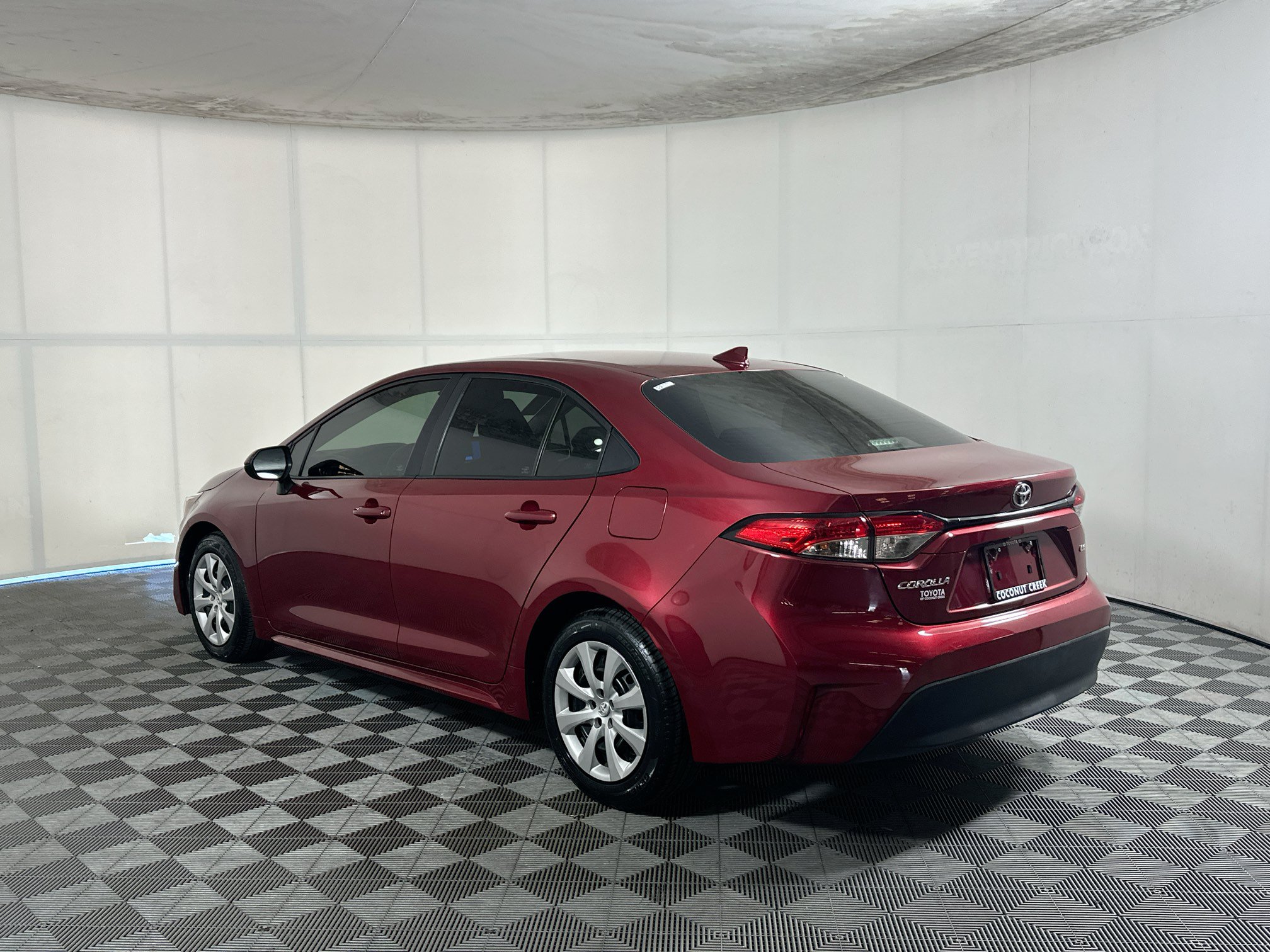 Used 2024 Toyota Corolla LE FWD image 5