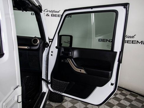 Used 2017 Jeep Wrangler Unlimited Sahara image 17