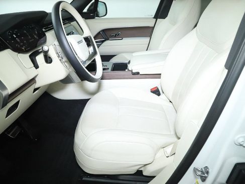 Used 2025 Land Rover Range Rover SE AWD/4WD image 17