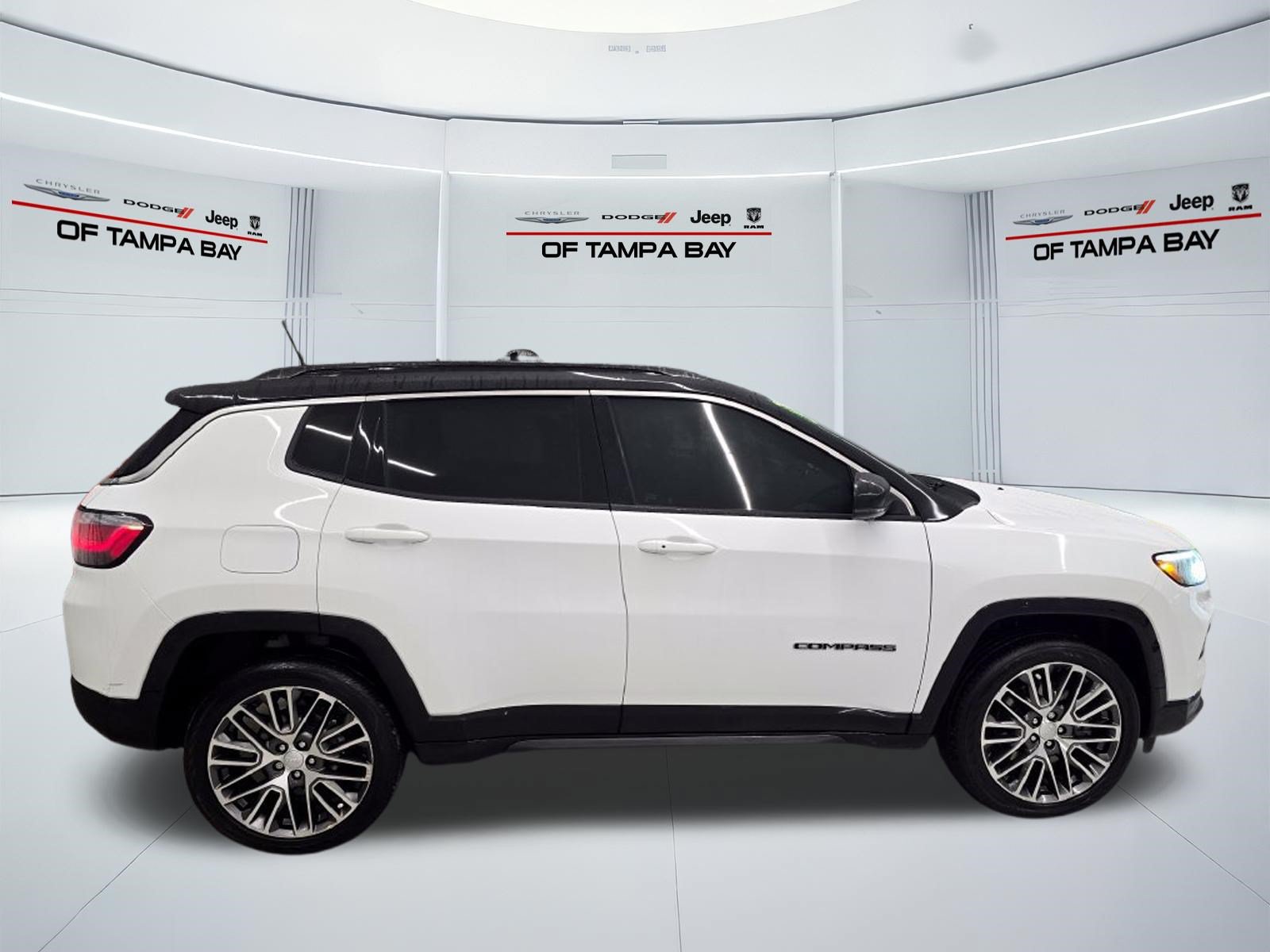 Used 2023 Jeep Compass Limited w/ Elite Group AWD/4WD image 7