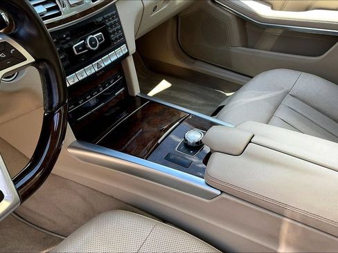 Used 2014 Mercedes-Benz E 550 4MATIC Sedan image 18