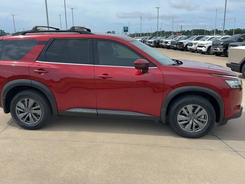 Used 2022 Nissan Pathfinder SV FWD image 9