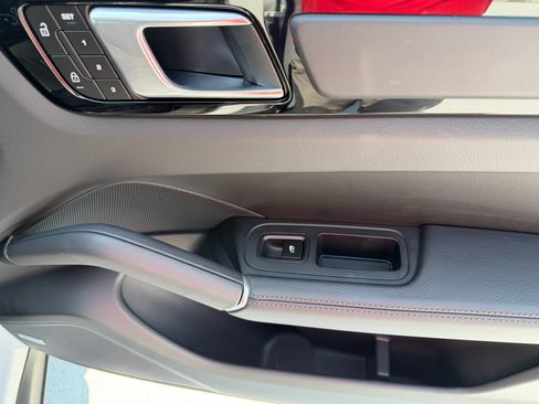 Certified 2023 Porsche Cayenne Coupe AWD/4WD image 13