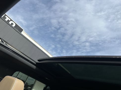 Used 2024 Chevrolet Tahoe Premier image 11