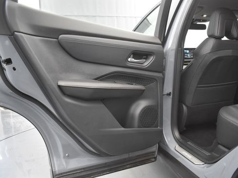 Used 2023 Nissan Ariya AWD image 16