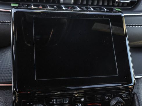 New 2025 Jeep Grand Cherokee Altitude image 18