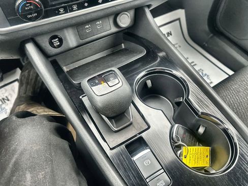 Used 2024 Nissan Rogue SV image 25