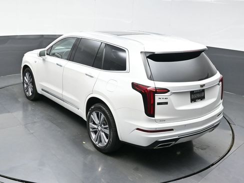 Used 2020 Cadillac XT6 Premium Luxury image 32