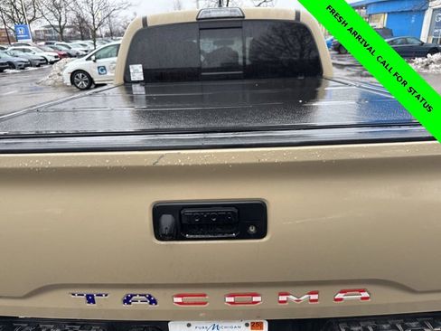 Used 2017 Toyota Tacoma image 9