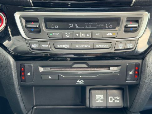 Used 2021 Honda Pilot Touring image 29