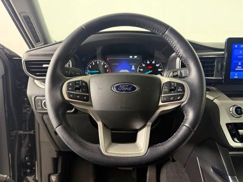 Used 2023 Ford Explorer XLT w/ Equipment Group 202A RWD image 27