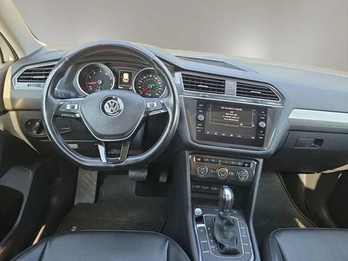 Used 2018 Volkswagen Tiguan SE w/ Panoramic Sunroof Package FWD image 14