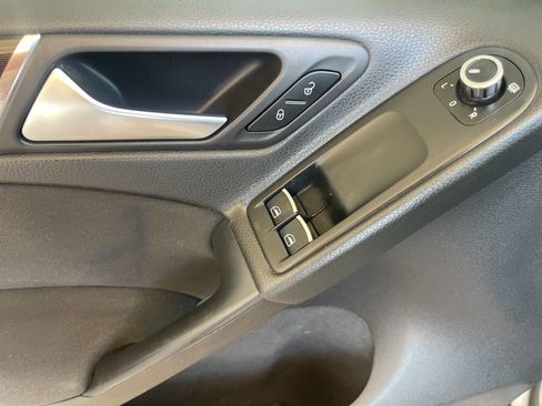 Used 2011 Volkswagen Golf 2-Door image 18