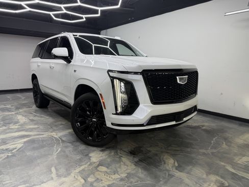 Used 2025 Cadillac Escalade Sport Platinum w/ LPO, ONYX Package image 7