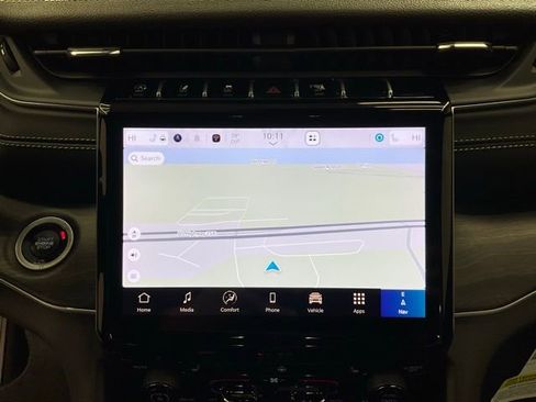 Used 2025 Jeep Grand Cherokee Limited w/ Black Appearance Package AWD/4WD image 18
