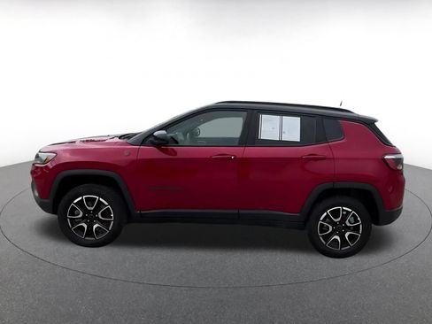 Used 2025 Jeep Compass Trailhawk AWD/4WD image 9
