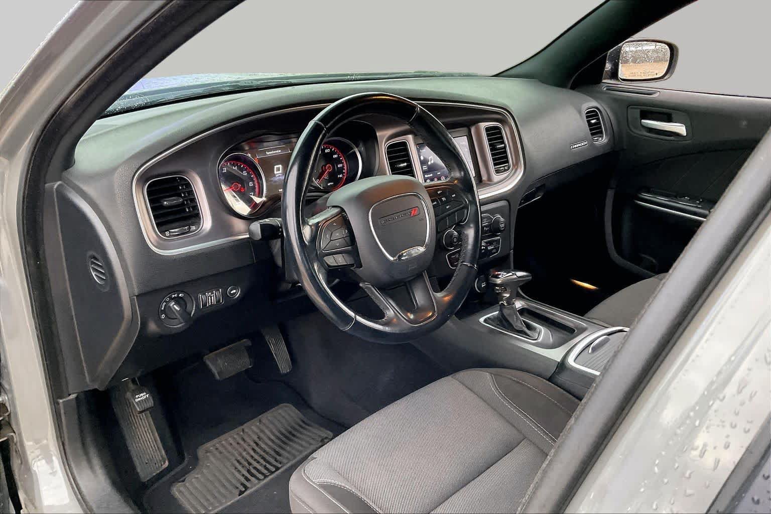 Used 2019 Dodge Charger SXT RWD image 16