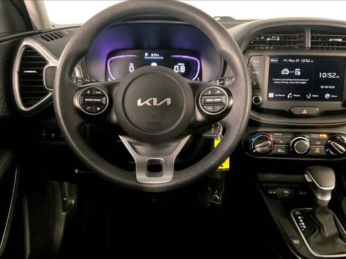 Used 2025 Kia Soul LX w/ LX Technology Package FWD image 5