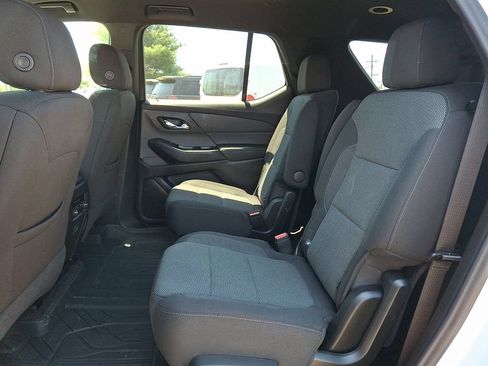 Used 2023 Chevrolet Traverse LT FWD image 14