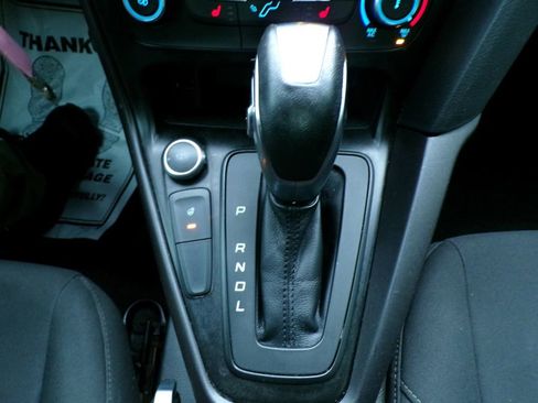 Used 2016 Ford Focus SE w/ SE Cold Weather Package FWD image 29