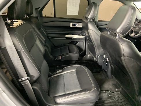Used 2021 Ford Explorer Limited w/ Equipment Group 301A image 18
