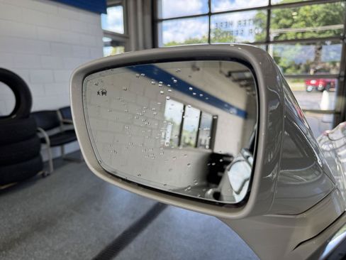 Used 2020 Buick Enclave Premium w/ Sun and Sites Package FWD image 27