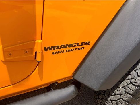 Used 2012 Jeep Wrangler Unlimited Rubicon w/ Connectivity Group AWD/4WD image 9