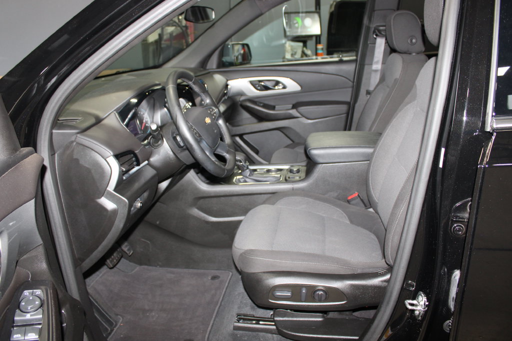Used 2023 Chevrolet Traverse LT AWD/4WD image 8