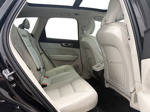 Used 2019 Volvo XC60 T5 Momentum w/ Multimedia Package AWD/4WD image 14