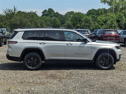 New 2025 Jeep Grand Cherokee L Altitude image 2