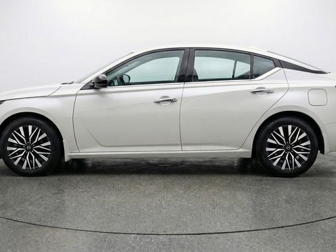 Used 2025 Nissan Altima 2.5 SV image 5